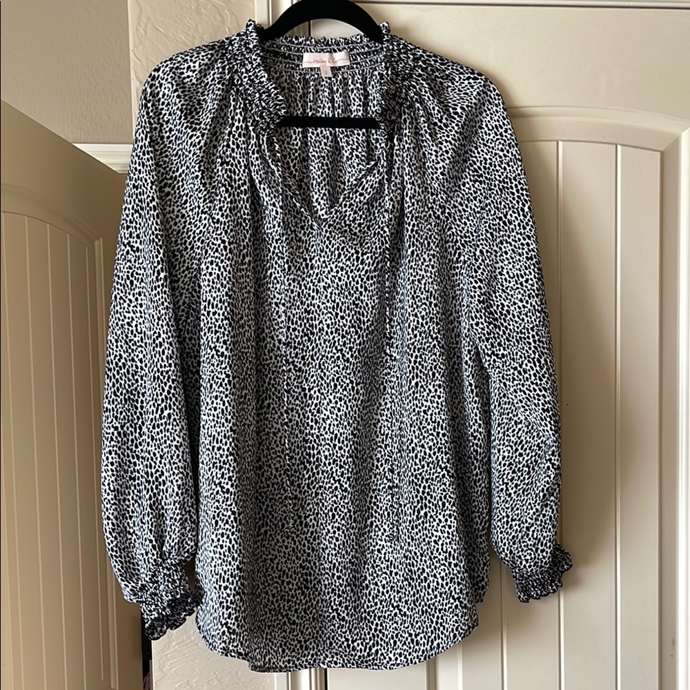 Chic Black and White Patterned Blouse